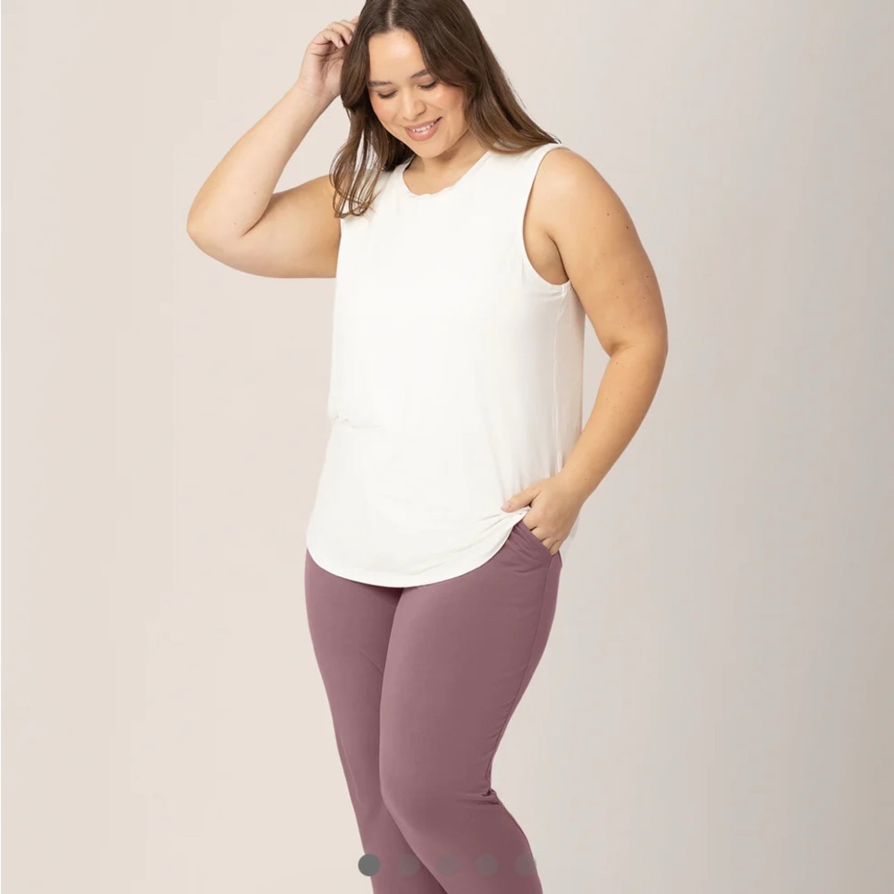 New Kindred Bravely White Bamboo Nursing Tank in Medium